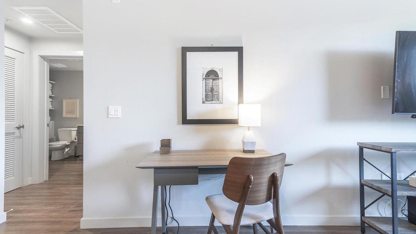 Landing - Modern With Amazing Amenities Apartment