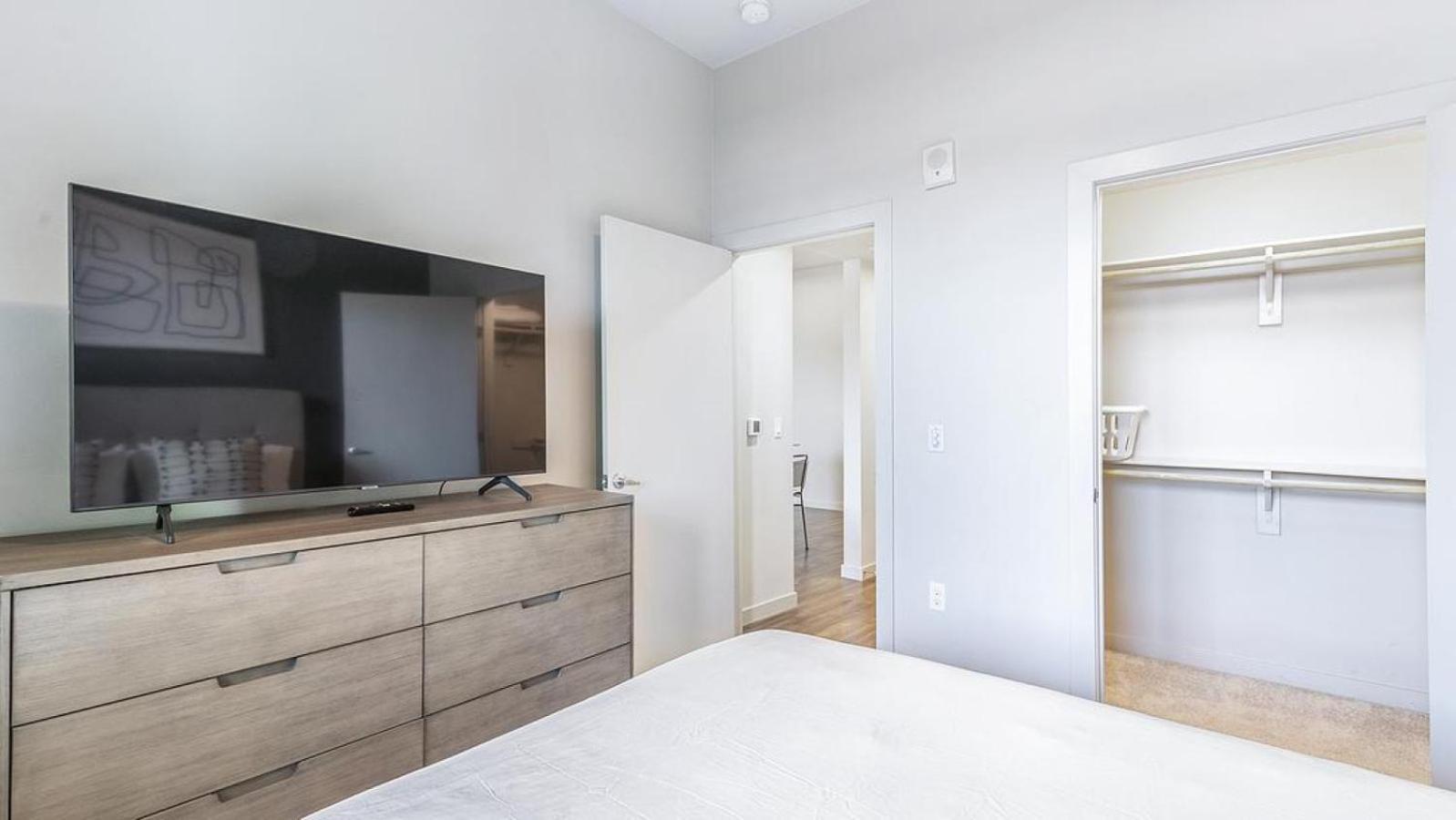 Landing - Modern With Amazing Amenities Apartment