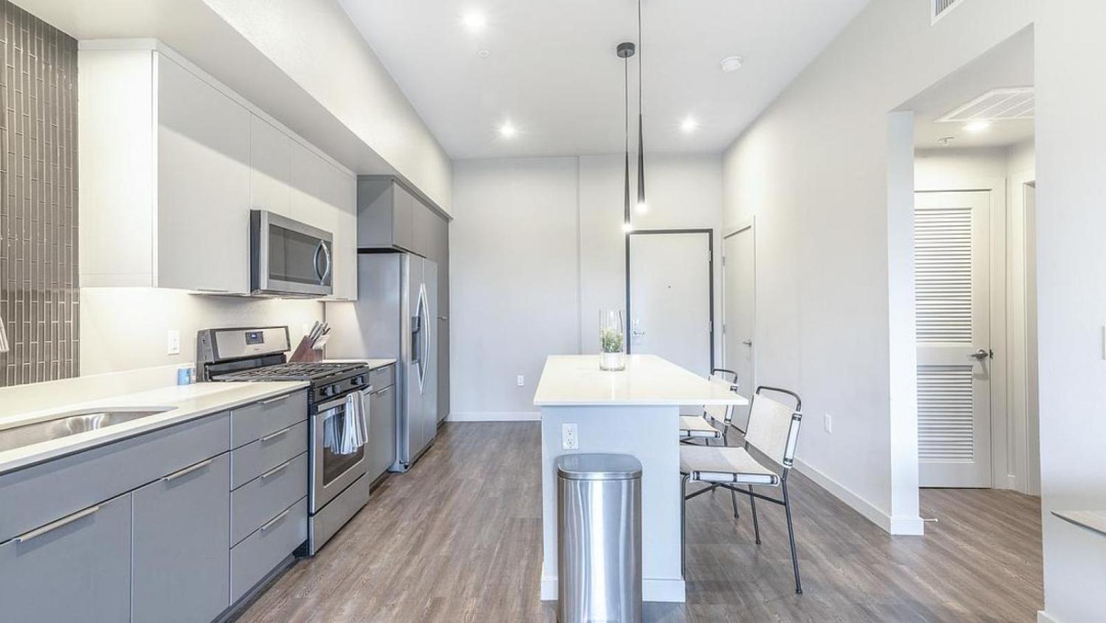 Apartment Landing - Modern With Amazing Amenities