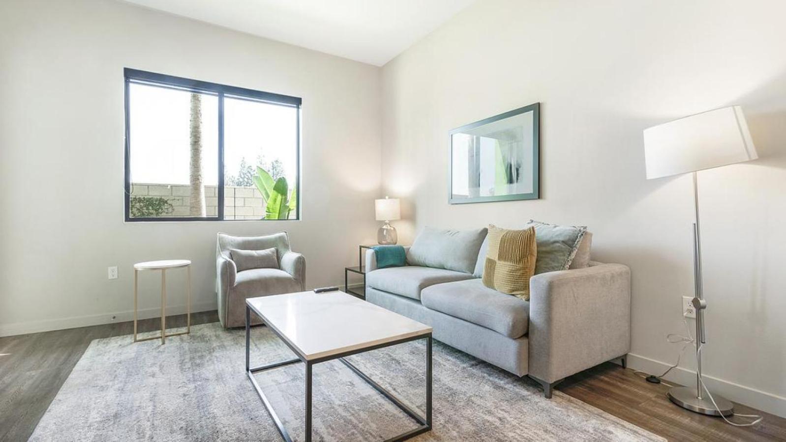 Landing - Modern With Amazing Amenities Apartment