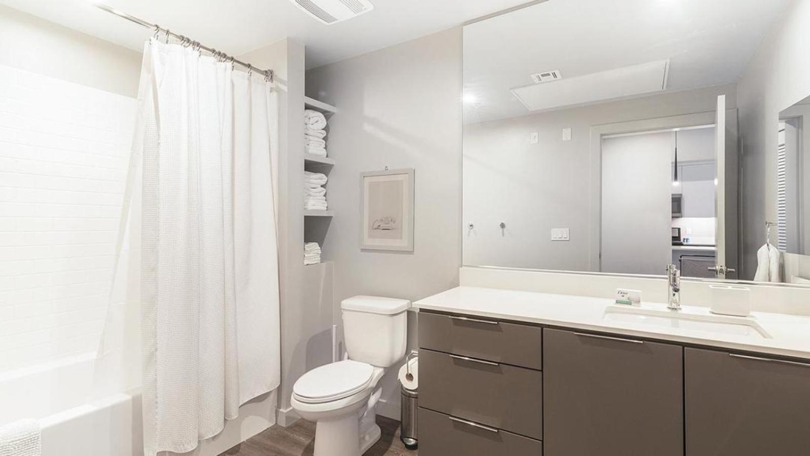 Apartment Landing - Modern With Amazing Amenities *
