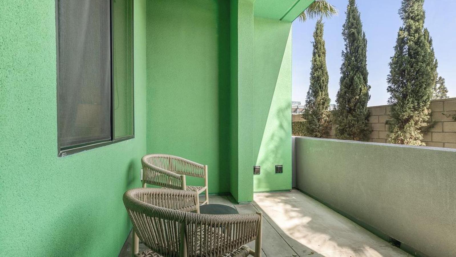 Landing - Modern With Amazing Amenities